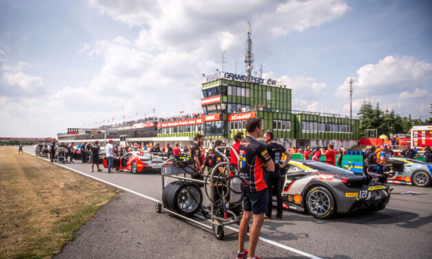 Evropské Ferrari Challenge nabídne souboje silných závodních strojů