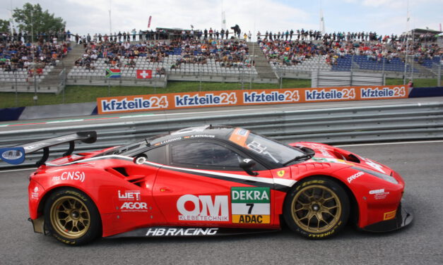 DTM: Liam Lawson na&nbsp;Ferrari prvním vítězem nové (GT)-DTM v&nbsp;Monze
