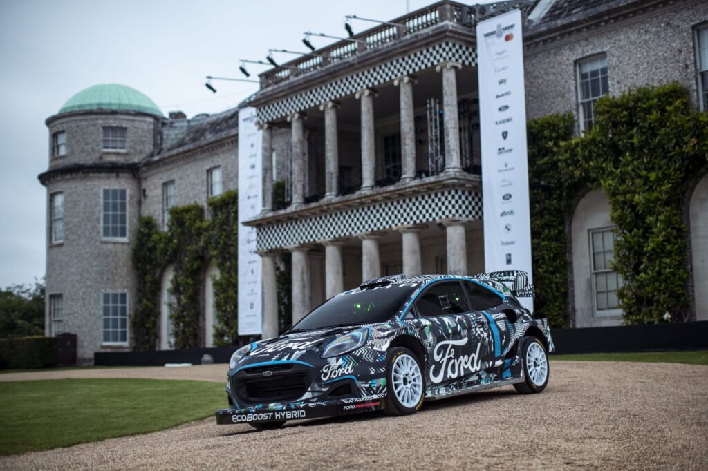 Hybridní soustava Pumy Rally1 funguje na podobném principu jako v silničním voze Puma EcoBoost Hybrid