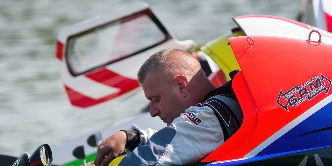 HydroGP: Robert Hencz, mistr světa 2020 UIM Formule 500, je po těžké havárii zpět v boji o titul