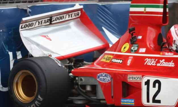 Charles Leclercova smolná neděle: Veni, vidi… a&nbsp;ztrapnit se na&nbsp;Monaco GP Historique