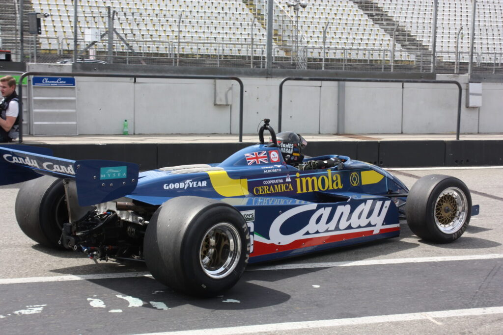 Tyrrell 011